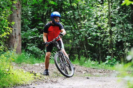 健康的生活方式健身理念与骑自行车男子户外图片
