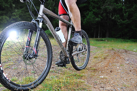 健康的生活方式健身理念与骑自行车的人谁骑自行车户外图片