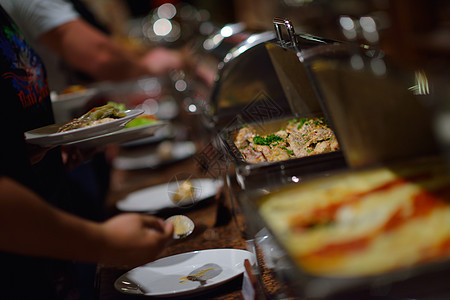 豪华餐厅室内餐饮自助食品,配肉类五颜六色的水果蔬菜图片