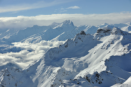 山雪清新日落滑雪胜地法国山谷图片