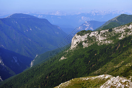 春天的乡村山景自然图片