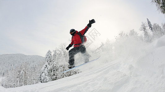 滑雪者冬季跳跳,自由骑粉状雪上背景图片