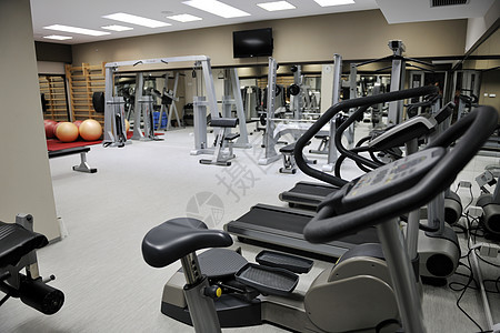 体育中心健身健身房室内配备设备图片