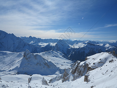 冬季自然景观与山上新鲜的雪图片