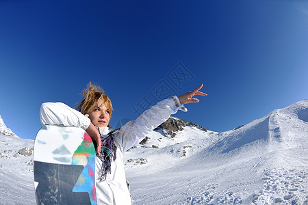 冬季妇女滑雪运动乐趣旅游雪板图片