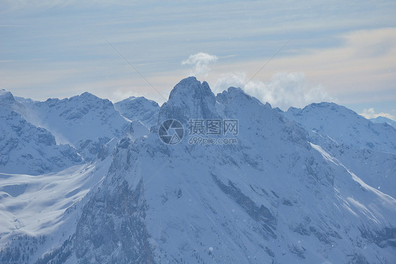 自然山岳冬季景观自然与树木新鲜的雪图片