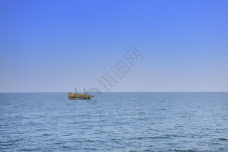 旅游海盗船海上航行图片