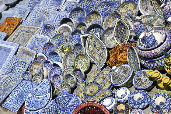 非洲突尼斯五颜六色的陶瓷礼品苏维尼尔户外街头市场图片