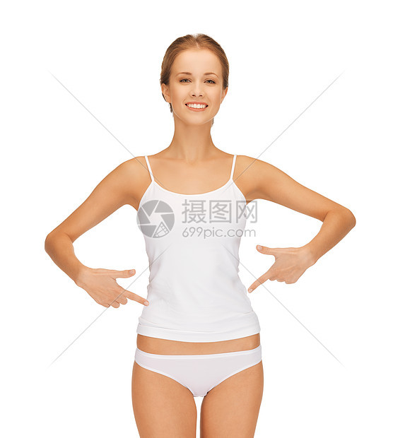 张穿着空白衬衫的女人指着她的肚子的照片图片