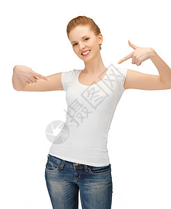 穿着白T恤的快乐女人指着自己图片