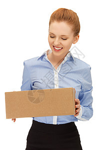 带纸板箱的快乐女人的照片图片
