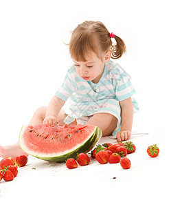 带草莓西瓜的小女孩的照片图片