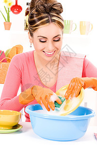 美丽的家庭主妇厨房洗碗的照片图片