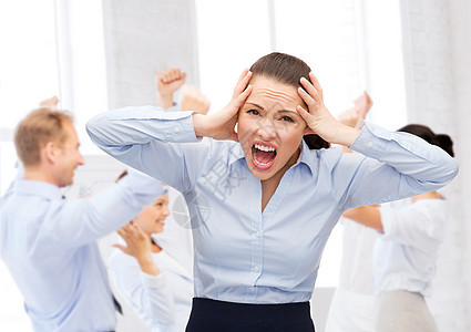 商业,办公室压力愤怒的尖叫女商人图片