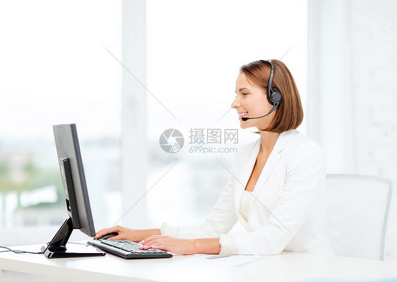 商业,通信,技术呼叫中心友好的女帮助热线运营商与耳机计算机呼叫中心图片