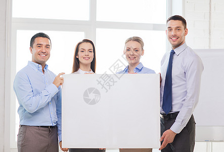 业务办公室愉快的业务队办公室与白色空白板图片