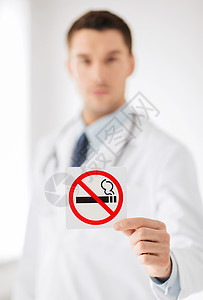 健康医学医院理念男医生手中着禁烟标志图片