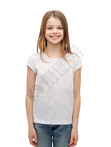 广告t恤微笑的小女孩穿着白色空白t恤白色背景图片