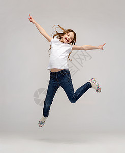 微笑的小女孩跳跃图片