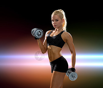 健身,锻炼节食的运动的女人与沉重的钢哑铃图片