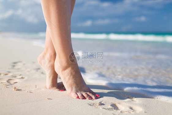 夏天,海滩,休闲身体部分的特写女人的腿海边图片