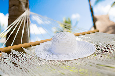 假期假期白色帽子吊床的图片图片