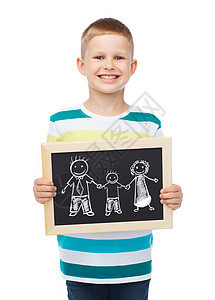 教育,学校广告微笑的小男孩着黑色黑板与家庭绘画图片