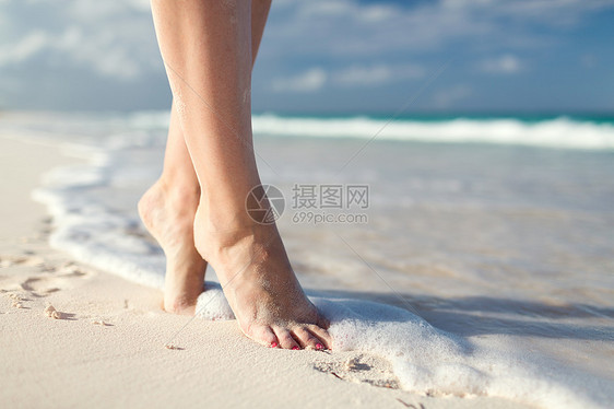 夏天,海滩,休闲身体部分的特写女人的腿海边图片