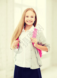 教育学校理念快乐微笑的十几岁女孩带着书包图片