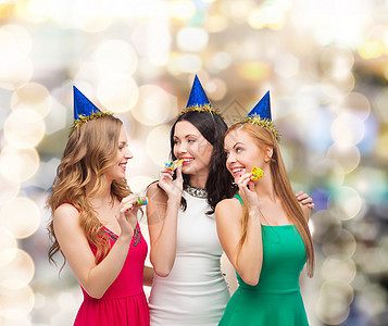 节日,人庆祝微笑的妇女帽口哨的灯光背景图片
