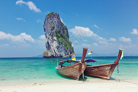 泰国南部克拉比省波达岛安达曼海的泰国渔船地标图片