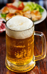 冷杯啤酒图片