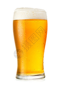 白色背景上分离的杯啤酒图片