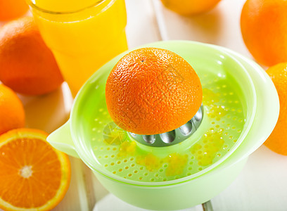 新鲜水果果汁的橙汁榨汁机图片