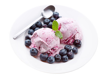 白色背景上分离的蓝莓冰淇淋盘子图片