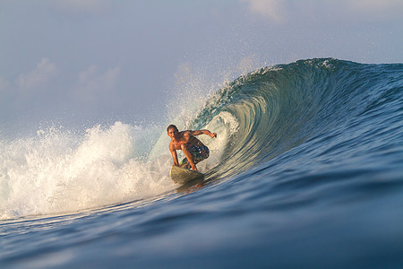 冲浪的照片桑巴瓦岛印度尼西亚图片