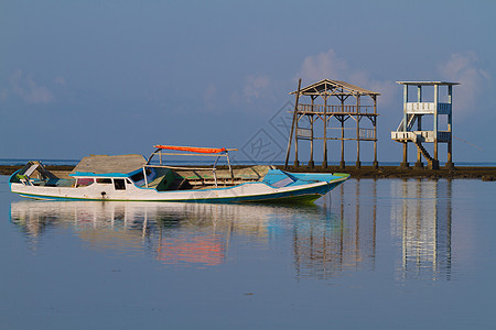 桑巴瓦岛上的旧船印度尼西亚图片