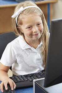 计算机的女小学生图片