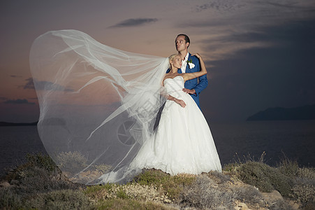 海滨新娘新郎的时尚艺术照片婚礼图片