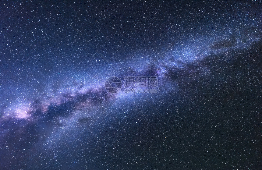 银河系奇妙的夜晚景观与明亮的银河,天空充满星星闪亮的星星美丽的宇宙带银河的星空背景惊人的天体摄影银河高清图片下载-正版图片300846675-摄图网