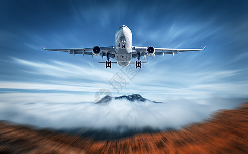 飞机MITS运动模糊效应低空飞行风景与客机,模糊的云,山,蓝天乘客飞机商务旅行商业飞机图片