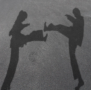 空手道儿童场竞争中个女孩男孩的影子与腿踢武术的孩子健身健康活动的象征图片