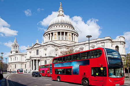 伦敦雾霾保罗大教堂与伦敦巴士英国联合王国背景