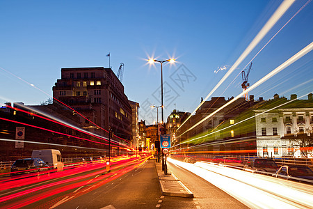 伦敦城市景观与道路轻小径黄昏用城市生活方式交通图片