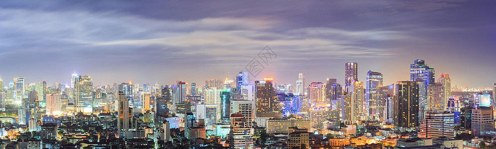 夜间曼谷市中心天际线全景鸟瞰图图片