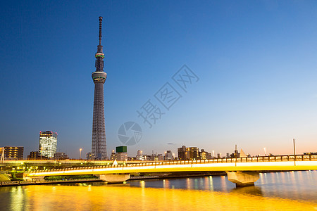 日本黄昏的东京天空树图片