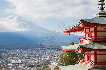 红树塔以富士山景观山梨市为背景图片