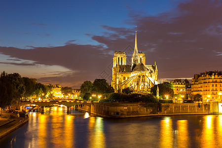 诺雷达姆大教堂与巴黎城市景观河流围网黄昏,法国图片