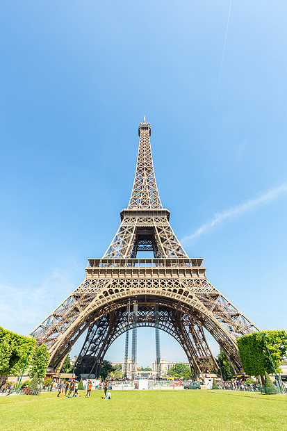 埃菲尔铁塔与蓝天花园,法国巴黎图片