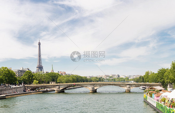 法国巴黎塞纳河沿线埃菲尔铁塔全景图片